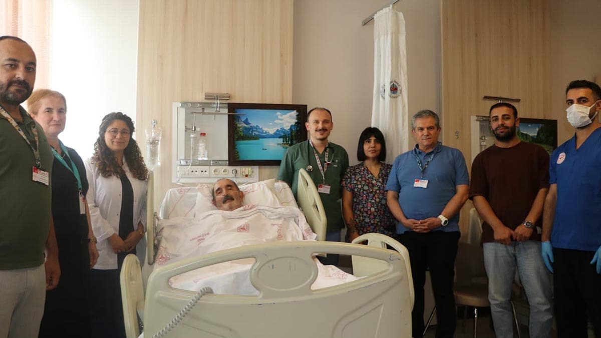 Kalbi duran hasta 1,5 saat süren müdahaleyle hayata döndürüldü