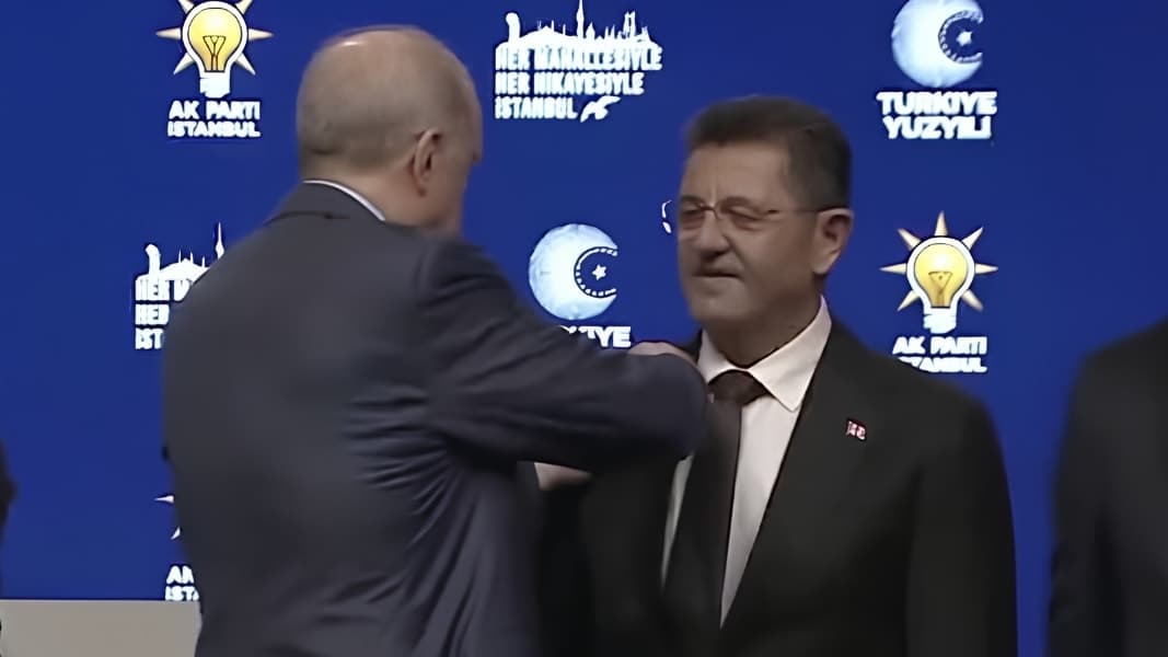 Orhan Çerkez AK Parti'ye katıldı, makam odasındaki Atatürk sembollerini kaldırdı
