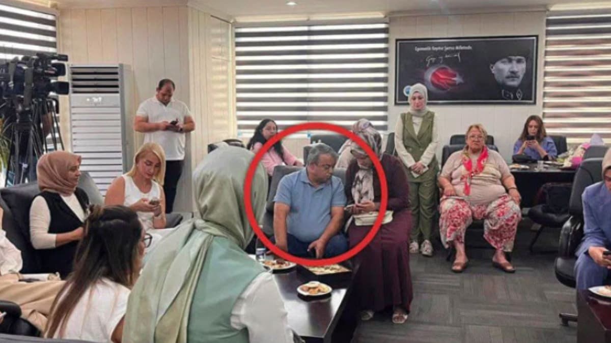 CHP'li Meclis Üyesi, AKP'nin Etkinliğinde Görüldü: 'Şimdi Ne Olacak?' Sorusu Gündemde