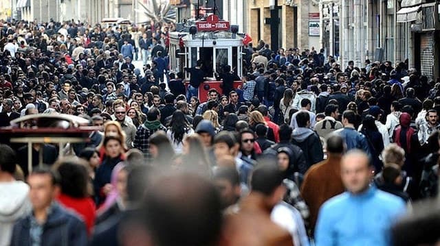 Türkiye'nin demografik yapısında kritik dönüm: Nüfus eğrisi yeni bir eşiği geride bıraktı