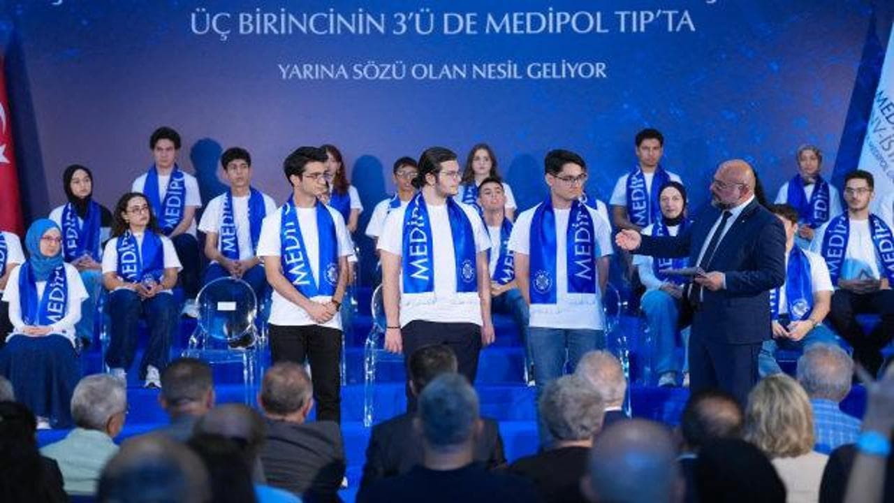 YKS'nin yıldızları Medipol'u seçti: İlk 5'te 4, ilk 100'de 27 öğrenci